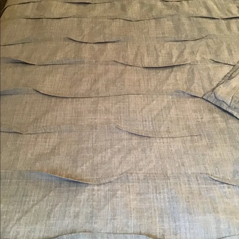 Full- queen bed comforter with two standard size pillow shams